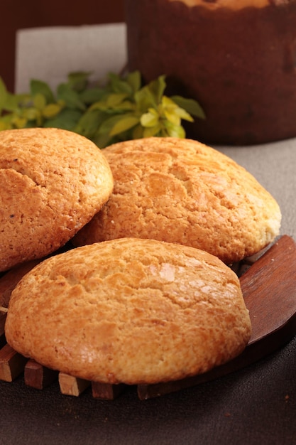 Foto broa de milho pão de milho pão doce biscoitos tradicionais brasileiros foco seletivo