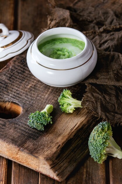 Broccoli mit Aioli gestampft