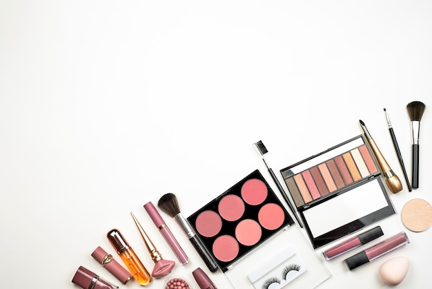 Brochas y herramientas de maquillaje profesionales