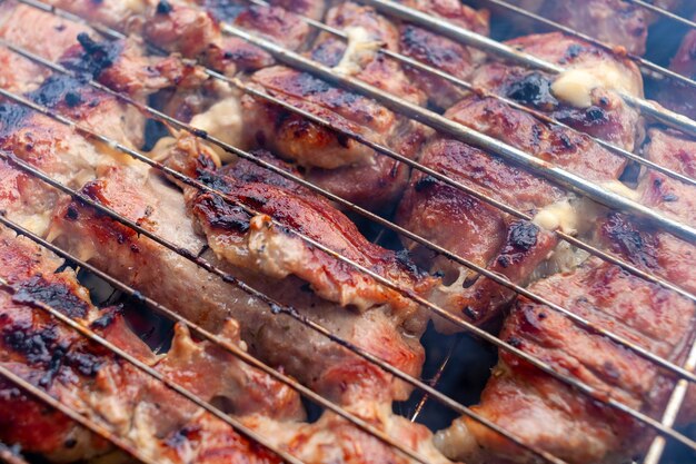 Brocheta de cerdo a la plancha a la parrilla