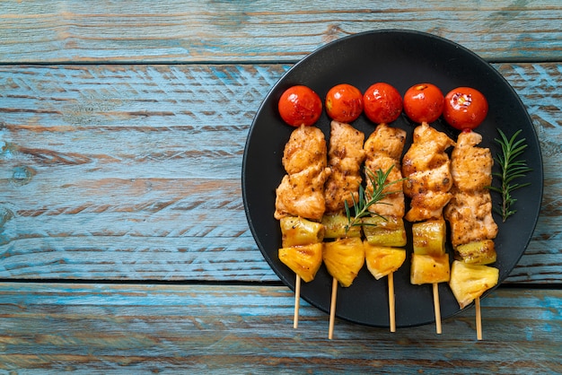 brocheta de pollo a la parrilla