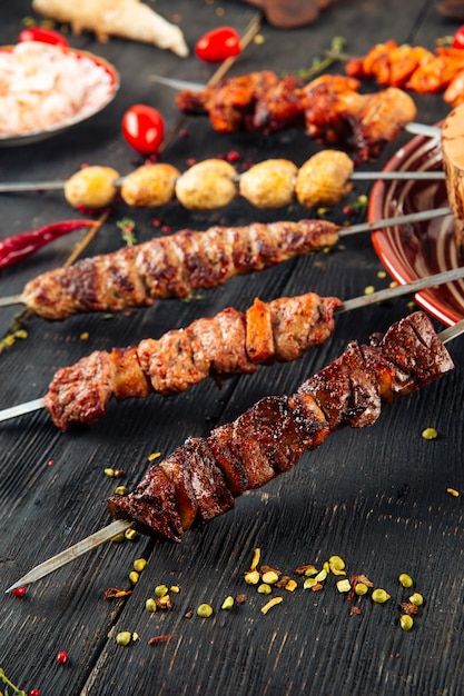 Brocheta shashlyk caucásico carne de cordero lulya