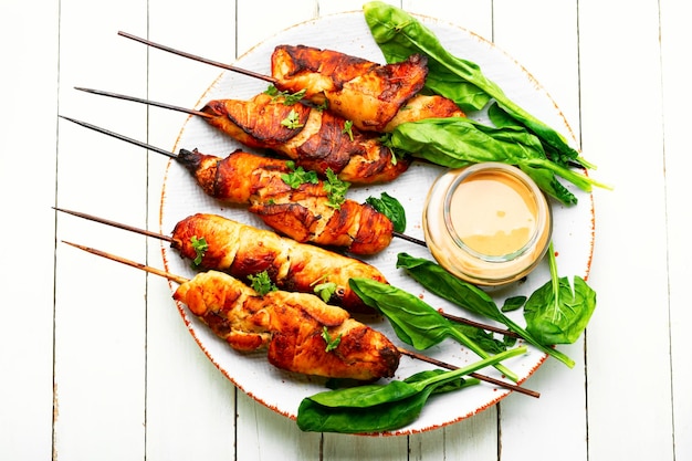 Brochetas de pechuga de pollo satay de pollo