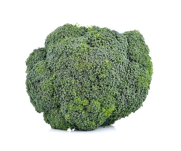 Foto brócoli fresco en blanco
