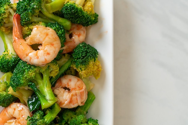 brócoli salteado con camarones - estilo de comida casera