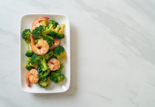 brócoli salteado con camarones - estilo de comida casera