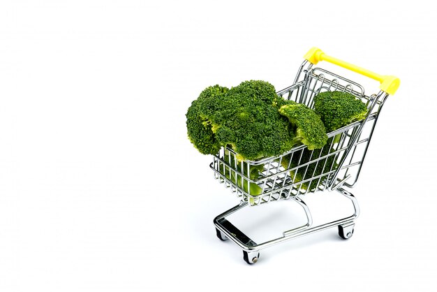 Brócolis em um carrinho de compras