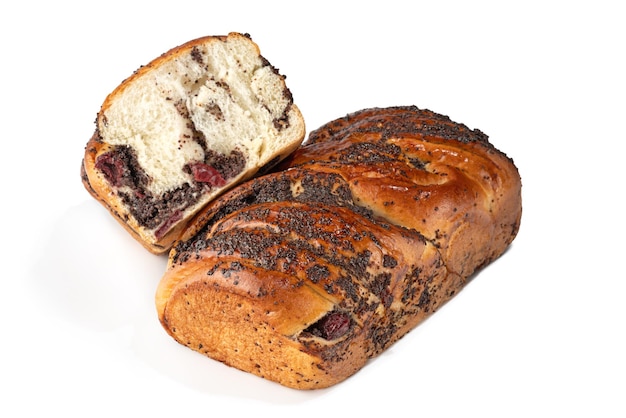 Brötchen mit Mohn isoliert auf weißem Hintergrund