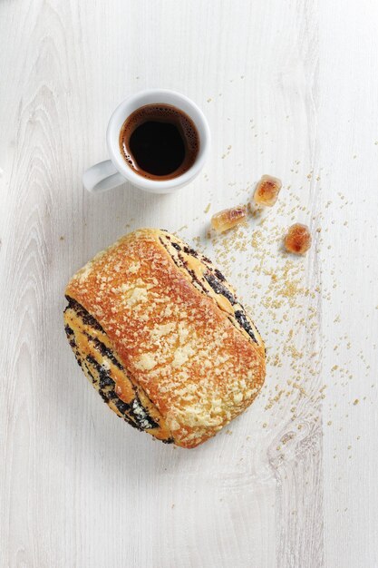 Foto brötchen und kaffee