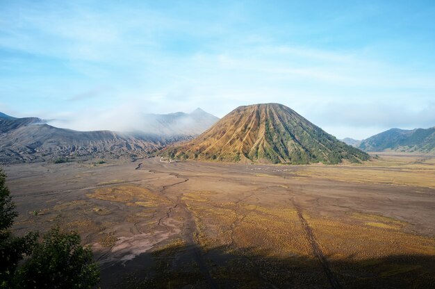 bromo e batok mountain na indonésia