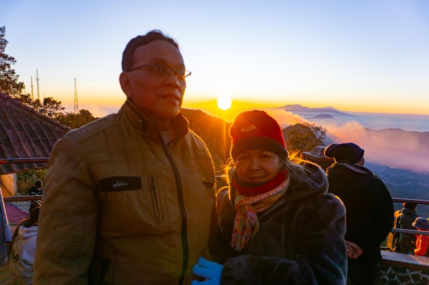 Foto bromo sunrise tirado do pananjakan sunrise point