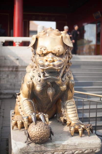 Foto bronzestatue in der verbotenen stadt