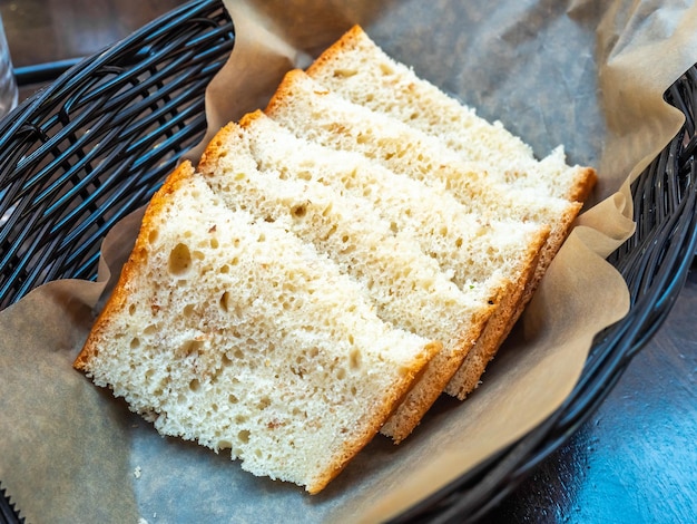 Brot auf dem Tisch Vorspeise vor dem Essen im isländischen Restaurant