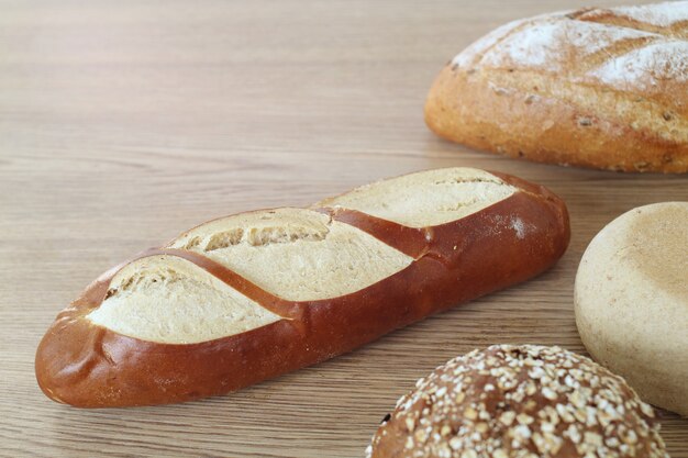 Brot auf dem Tisch.