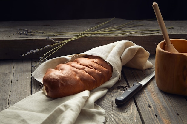 Foto brot auf einem holzteller