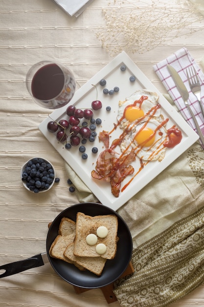 Brot Blaubeere und Kirsche