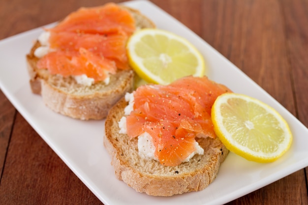 Brot mit Lachs