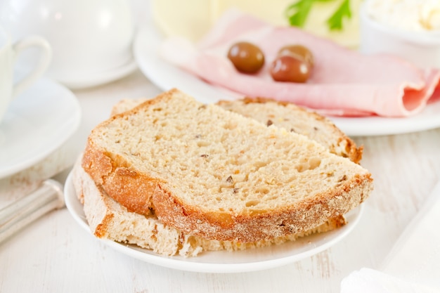 Brot mit Schinken und Käse