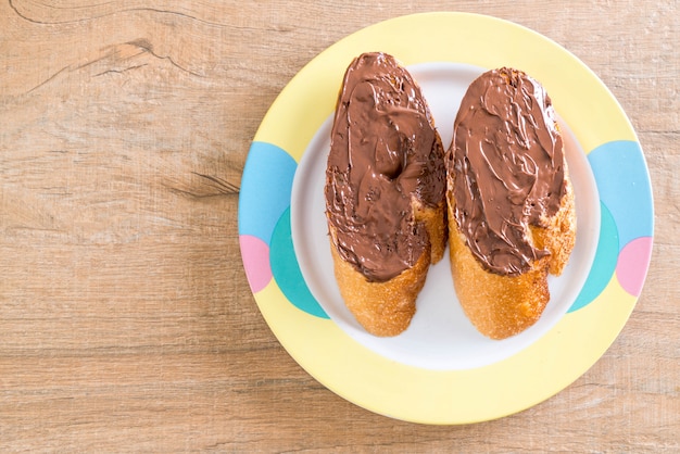 Brot mit Schokolade Haselnussaufstrich