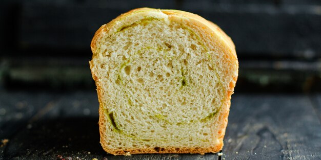 Brot mit Spinat und Kräutern hausgemachtes Backen