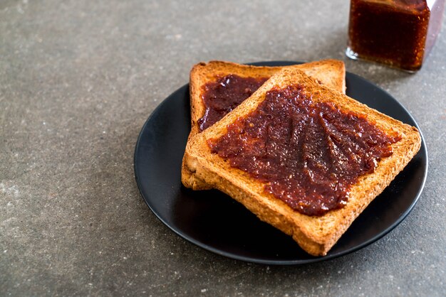 Brot Toast mit Chilipaste