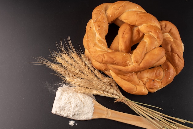 Brot und die Zutaten dafür