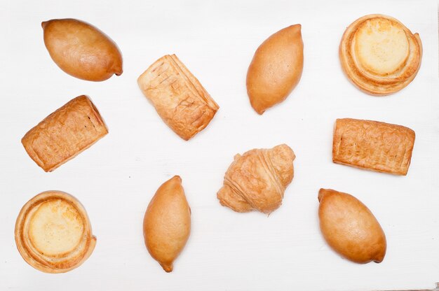 Brot und Gebäckmuster. Frisches Brot-Set. Backwaren Hintergrund