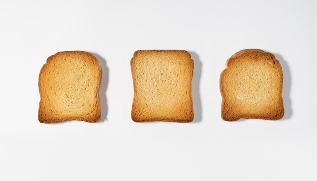 Brot Zwieback auf weißem Hintergrund