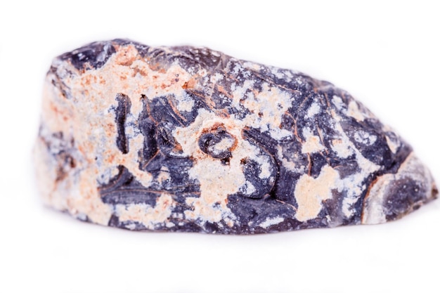 Brote de ágata de piedra mineral macro sobre fondo blanco