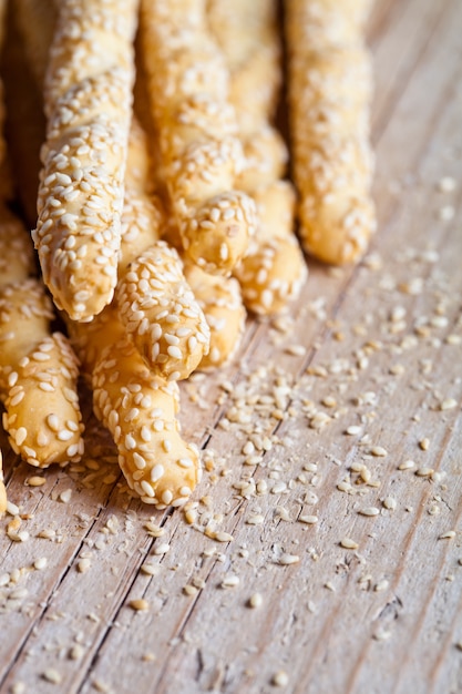 Brotstangen Grissini mit Sesamkörnern