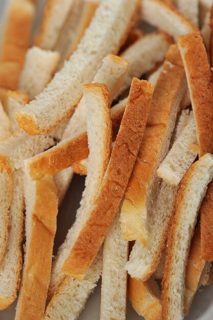 Foto brotstangenbrot in kleine stangen geschnitten