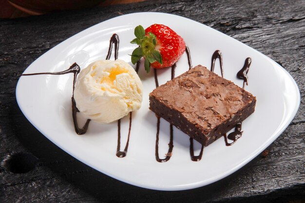 Foto brownie com gelado cremoso