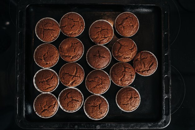 Brownie Cupcakes auf der Backform