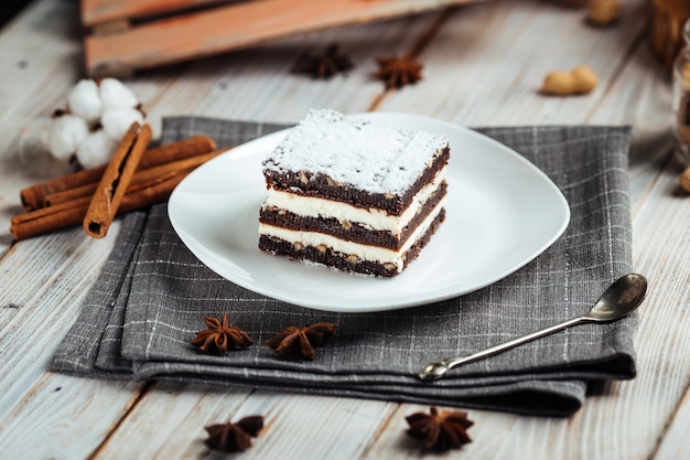 Brownie Dessert mit Schokoladenkuchen