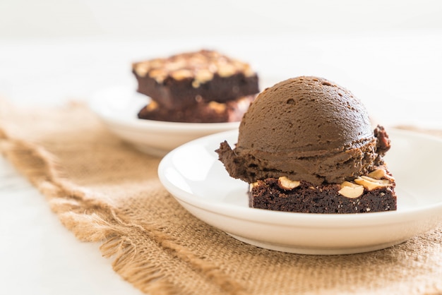 Brownies de chocolate com sorvete de chocolate