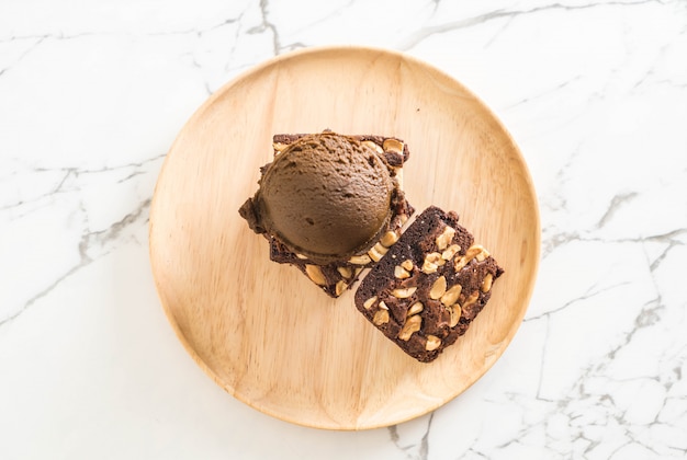 brownies de chocolate com sorvete de chocolate