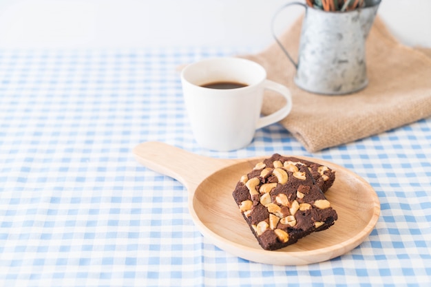 brownies de chocolate na mesa