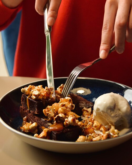 Foto brownies mit popcorn