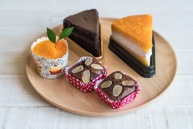 Brownies, Orange Cup Cake, Goldfäden Kuchen und Schokoladenkuchen