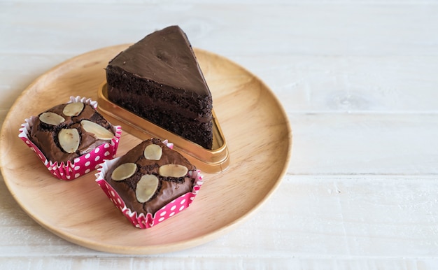 brownies y pastel de chocolate