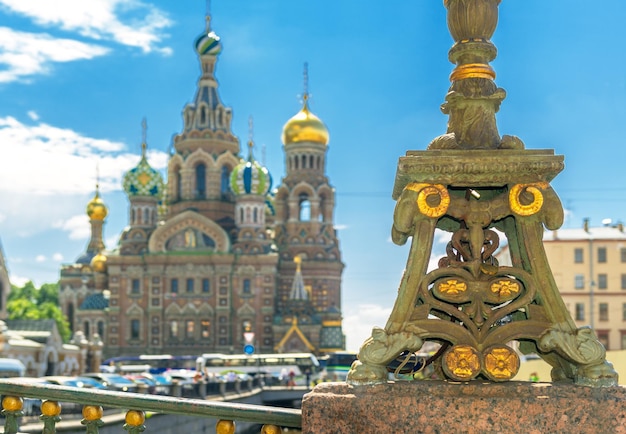 Brücke in der Nähe der Auferstehungskirche in Sankt Petersburg