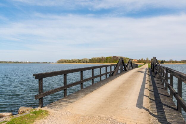 Brücke in Richtung Insel in Dänemark