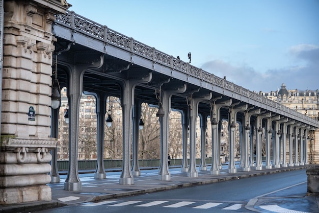 Brücke Pont de Bir Hakeim in Paris, Frankreich