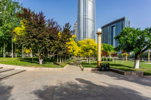 Foto brücke, stadtlandschaft und moderne architektur-skyline am haihe-fluss in tianjin, china