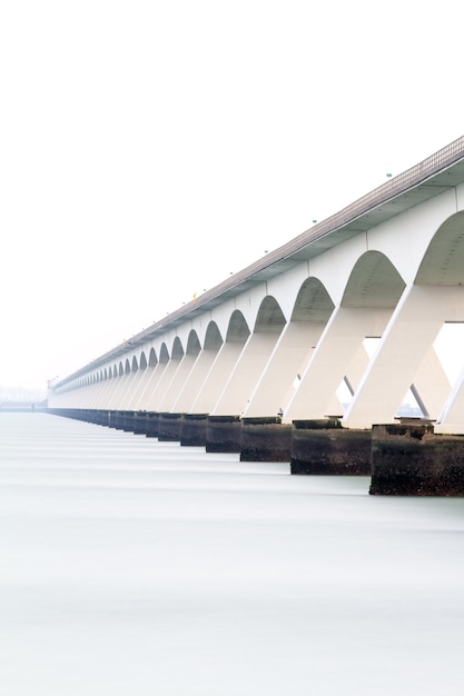 Brücke über das Meer