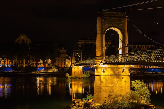 Brücke über die Rhone in Lyon Frankreich bei Nacht