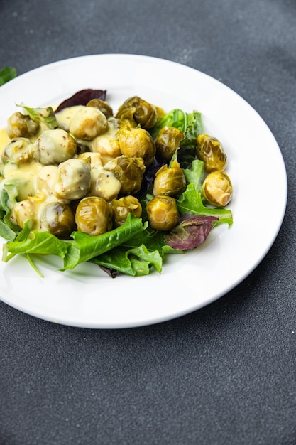 Brüsseler Kohl Sauce Senf Gemüse gesunde Nahrung Mahlzeit Nahrung Snack auf dem Tisch Kopieren Raum Nahrung
