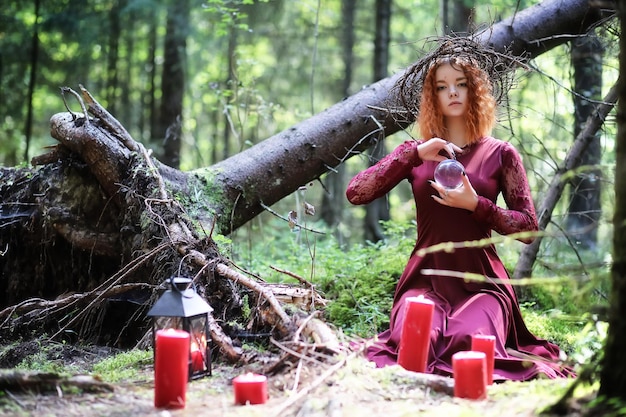 La bruja tiene una esfera ritual