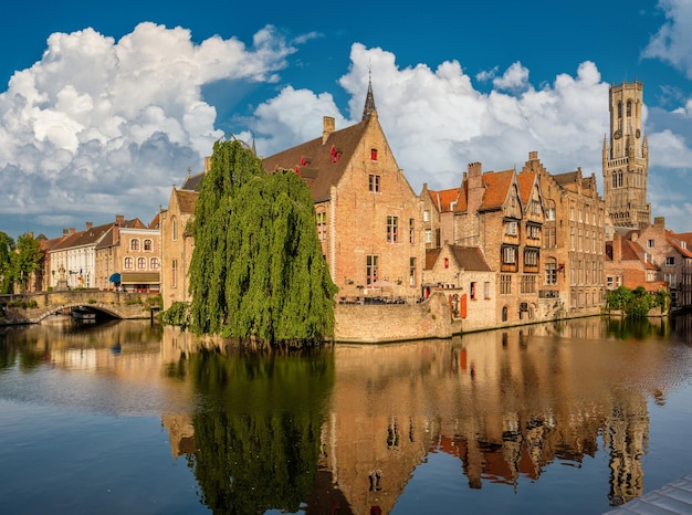 Brujas Paisaje urbano de Brujas con canal de agua