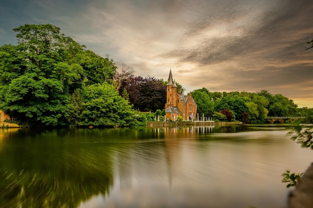 Brujas Paisaje urbano de Brujas con el lago Minnewater